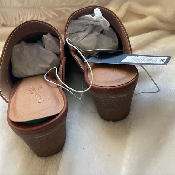 Universal Thread Heeled Mules - Picture 9 of 10